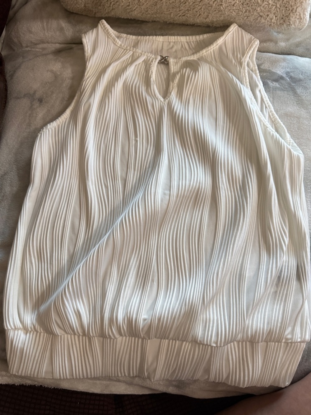 Women's White Sleeveless Pleated Blouse